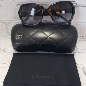 CHANEL Women's Tweed Effect Sunglasses